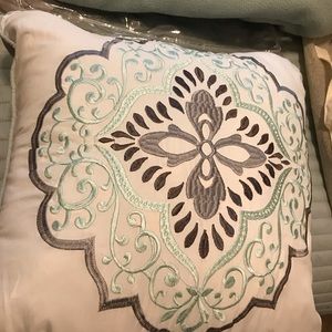 Decorative pillow white with grey and teal